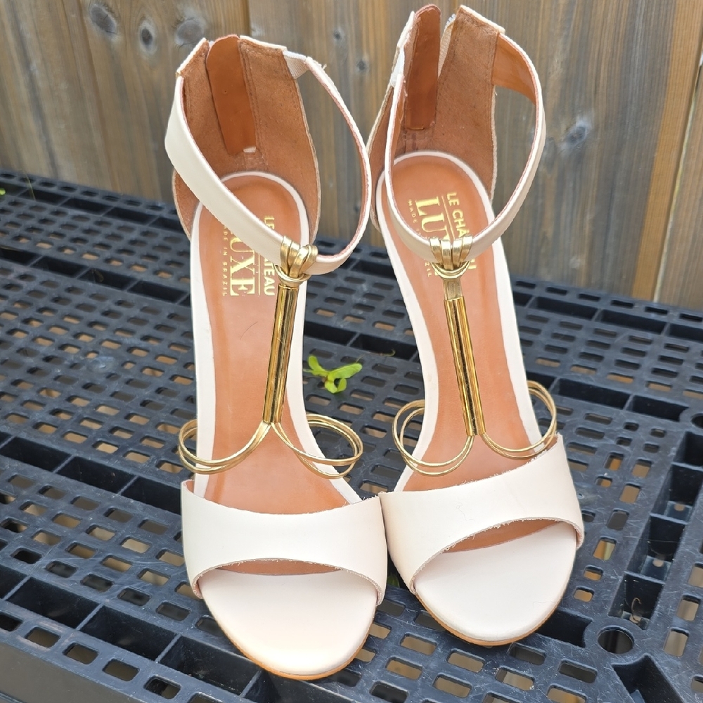 SCHUTZ Cream and Gold Heels Elegant Design